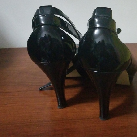 Shoes - Picture 2 of 4